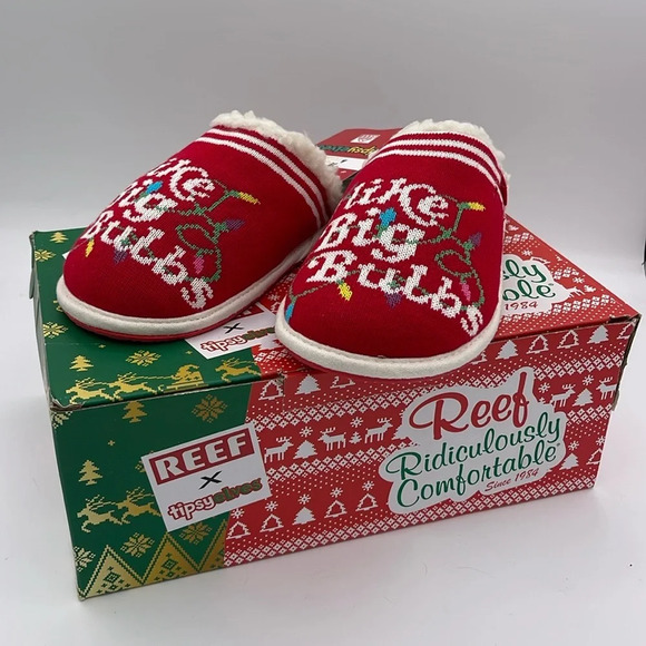 Reef x Tipsy Elves Christmas Slippers - Picture 7 of 10